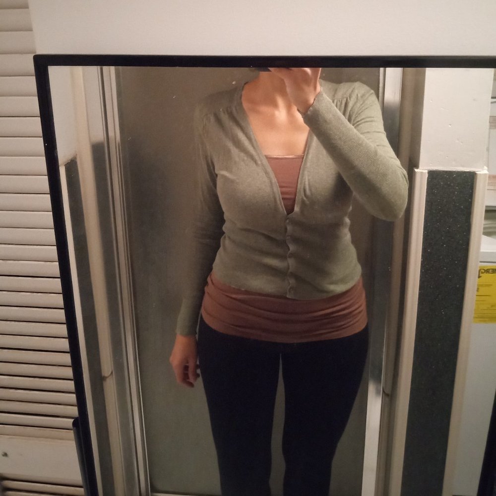 Junior's green crop cardigan Size M